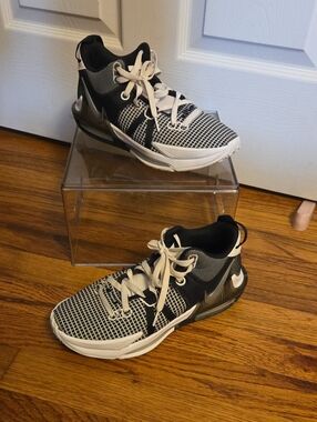Nike LeBron Witness 7 Basketball Shoe Size Men's 8.5/Women's Size 10